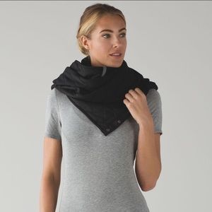 Lululemon Quilt Vinyasa Scarf Black